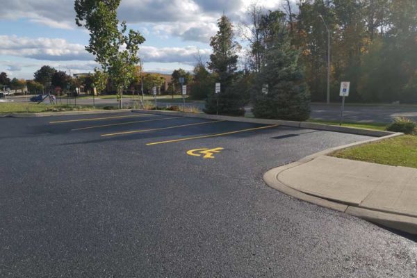 asphalt-parking-lot-oil-sealing-contractor